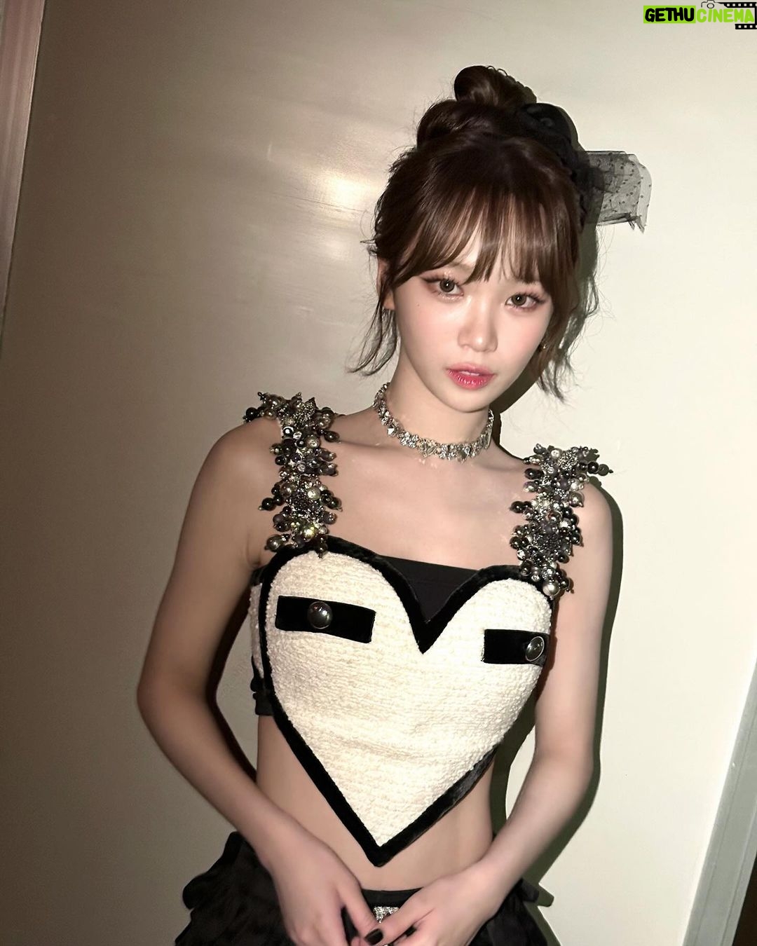 Kim Chae-won Instagram - happy new year 🖤 🐉