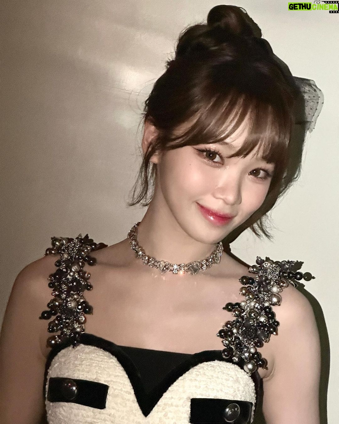 Kim Chae-won Instagram - happy new year 🖤 🐉