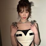 Kim Chae-won Instagram - happy new year 🖤 🐉