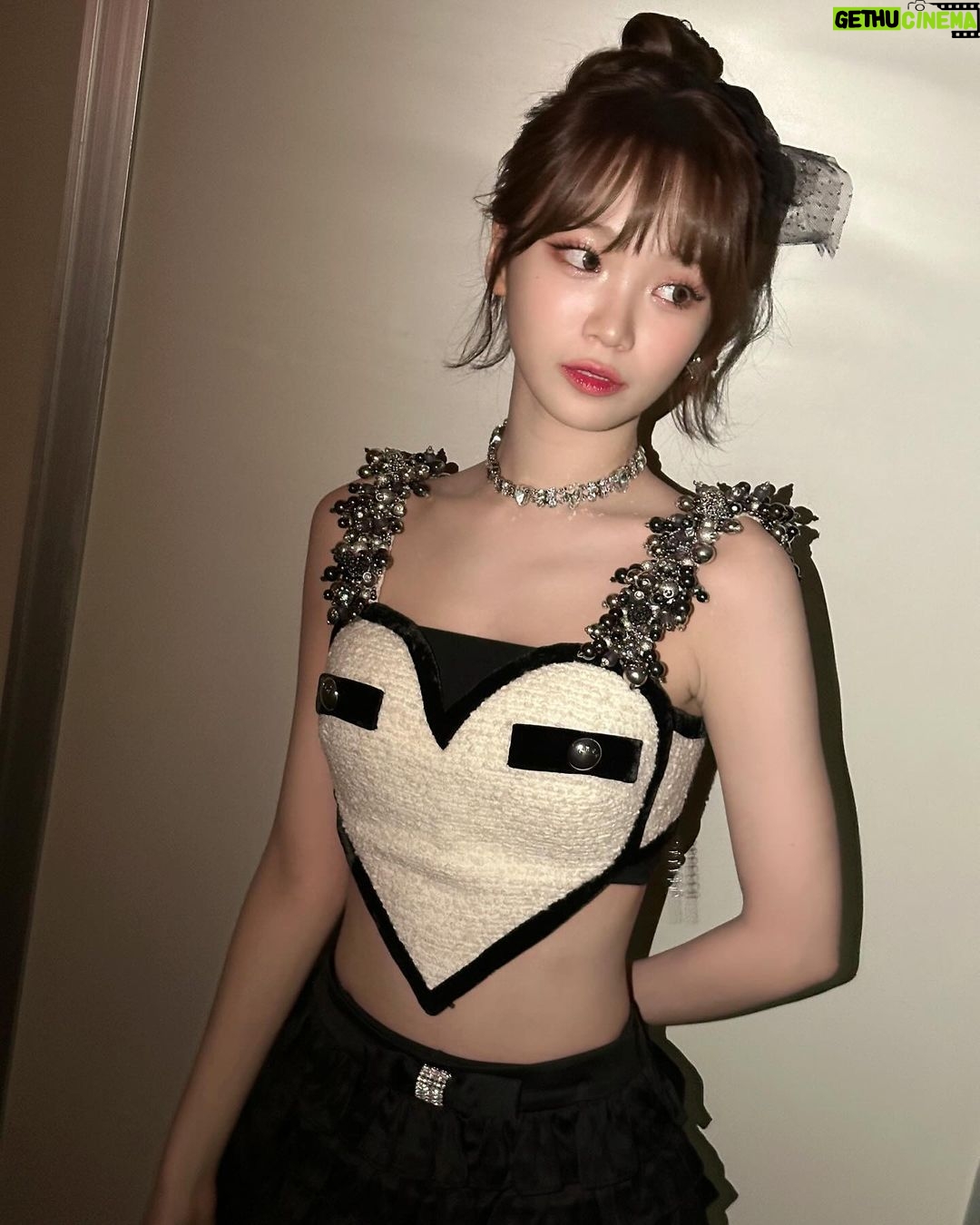 Kim Chae-won Instagram - happy new year 🖤 🐉