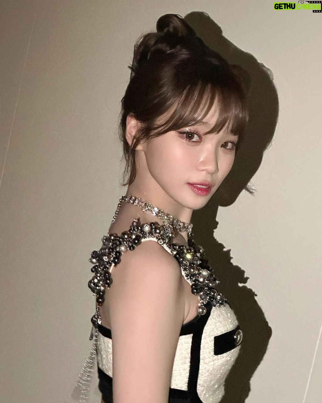 Kim Chae-won Instagram - happy new year 🖤 🐉