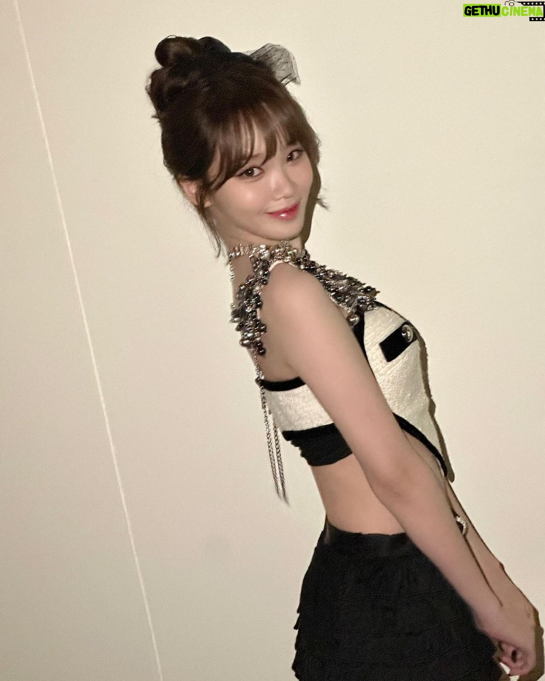 Kim Chae-won Instagram - happy new year 🖤 🐉