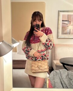 Kim Chae-won Instagram - ❄️ #광고 #LVGO14 #louisvuitton