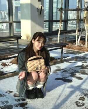 Kim Chae-won Instagram - ❄️

#광고 #LVGO14 #louisvuitton