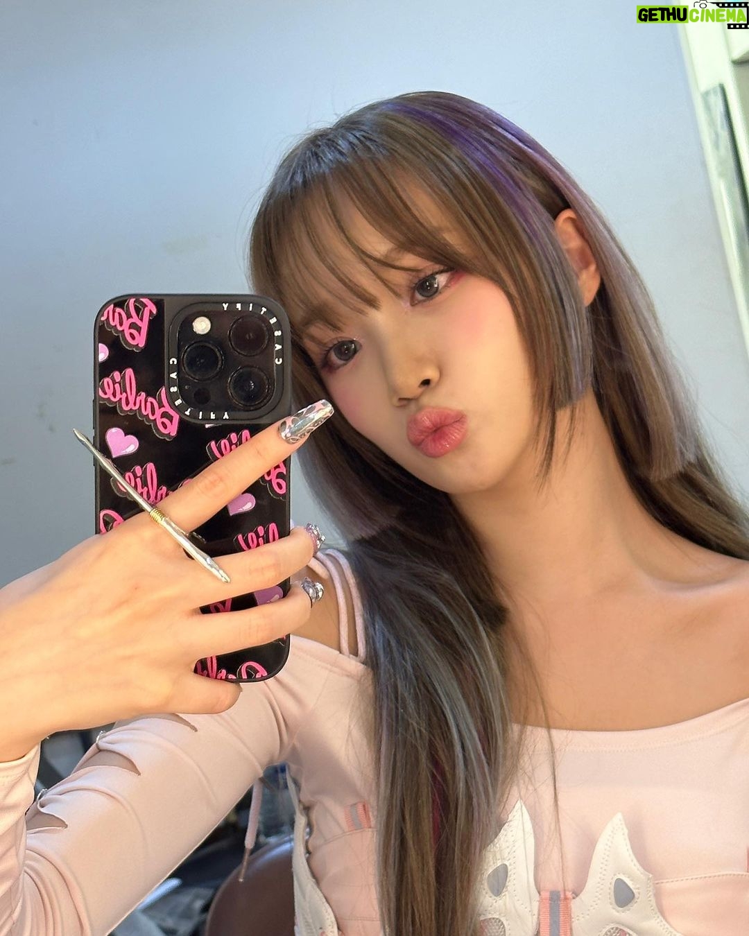 Kim Chae-won Instagram - i don’t care what’s wrong or right