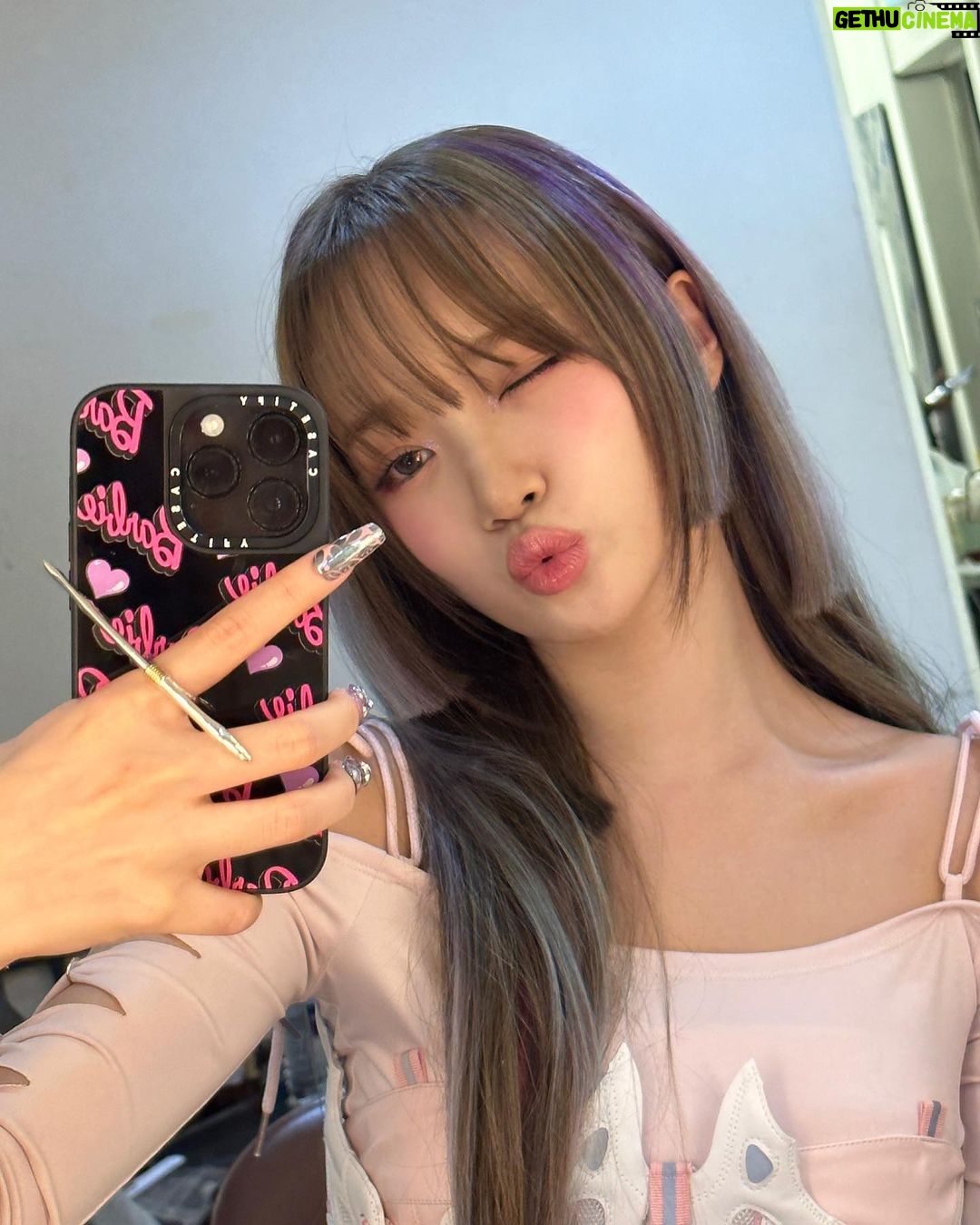 Kim Chae-won Instagram - i don’t care what’s wrong or right
