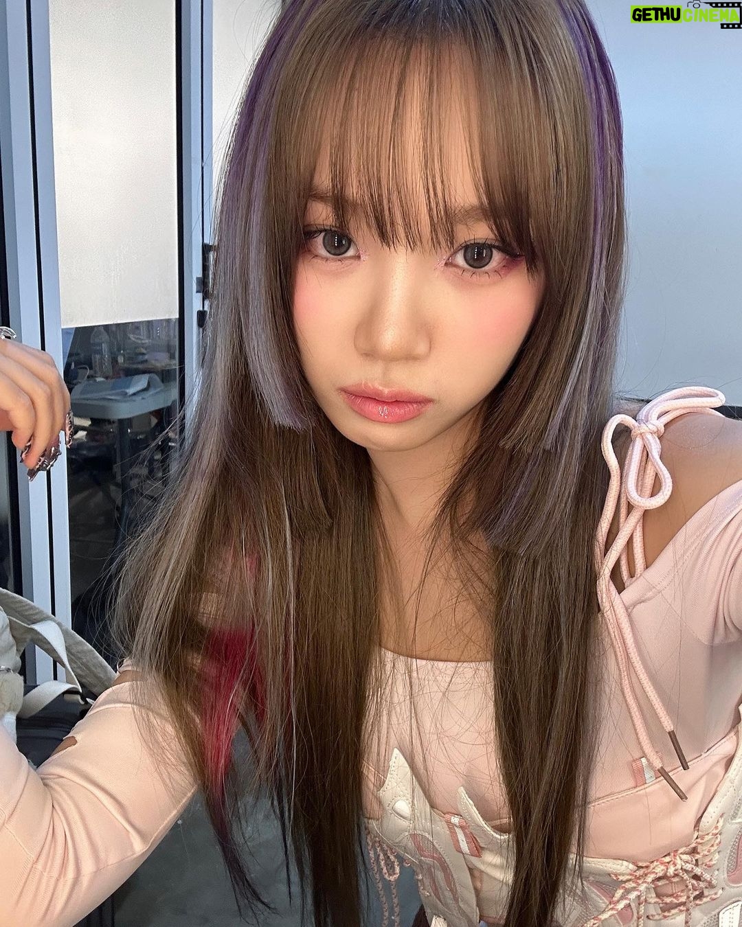 Kim Chae-won Instagram - i don’t care what’s wrong or right