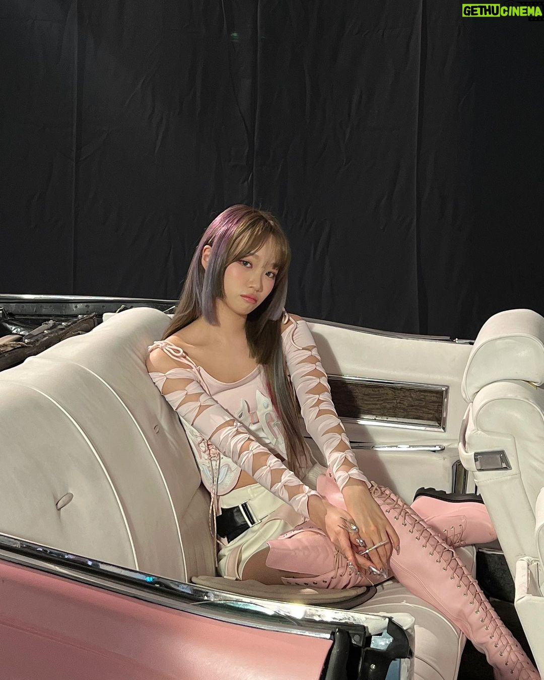 Kim Chae-won Instagram - i don’t care what’s wrong or right