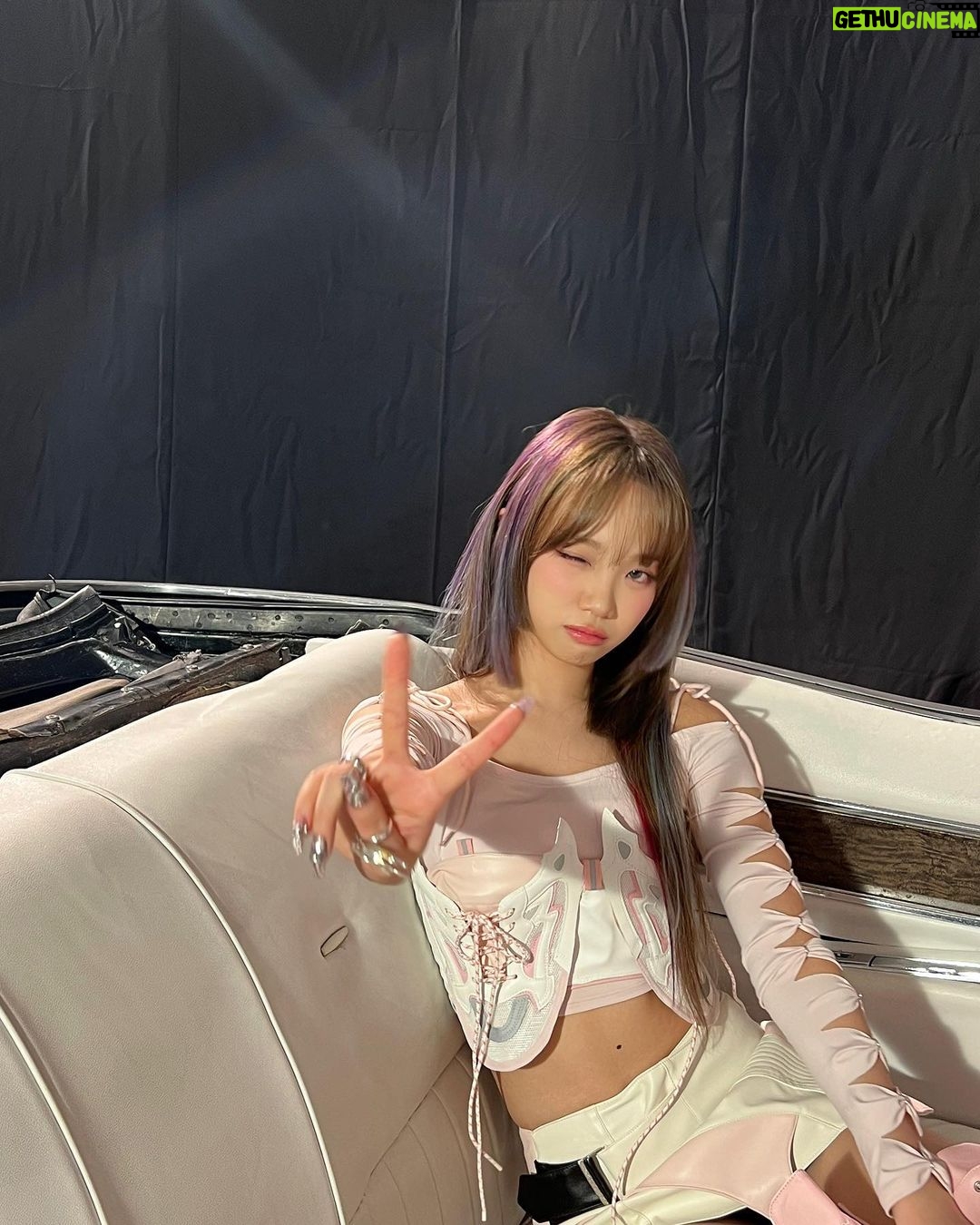 Kim Chae-won Instagram - i don’t care what’s wrong or right