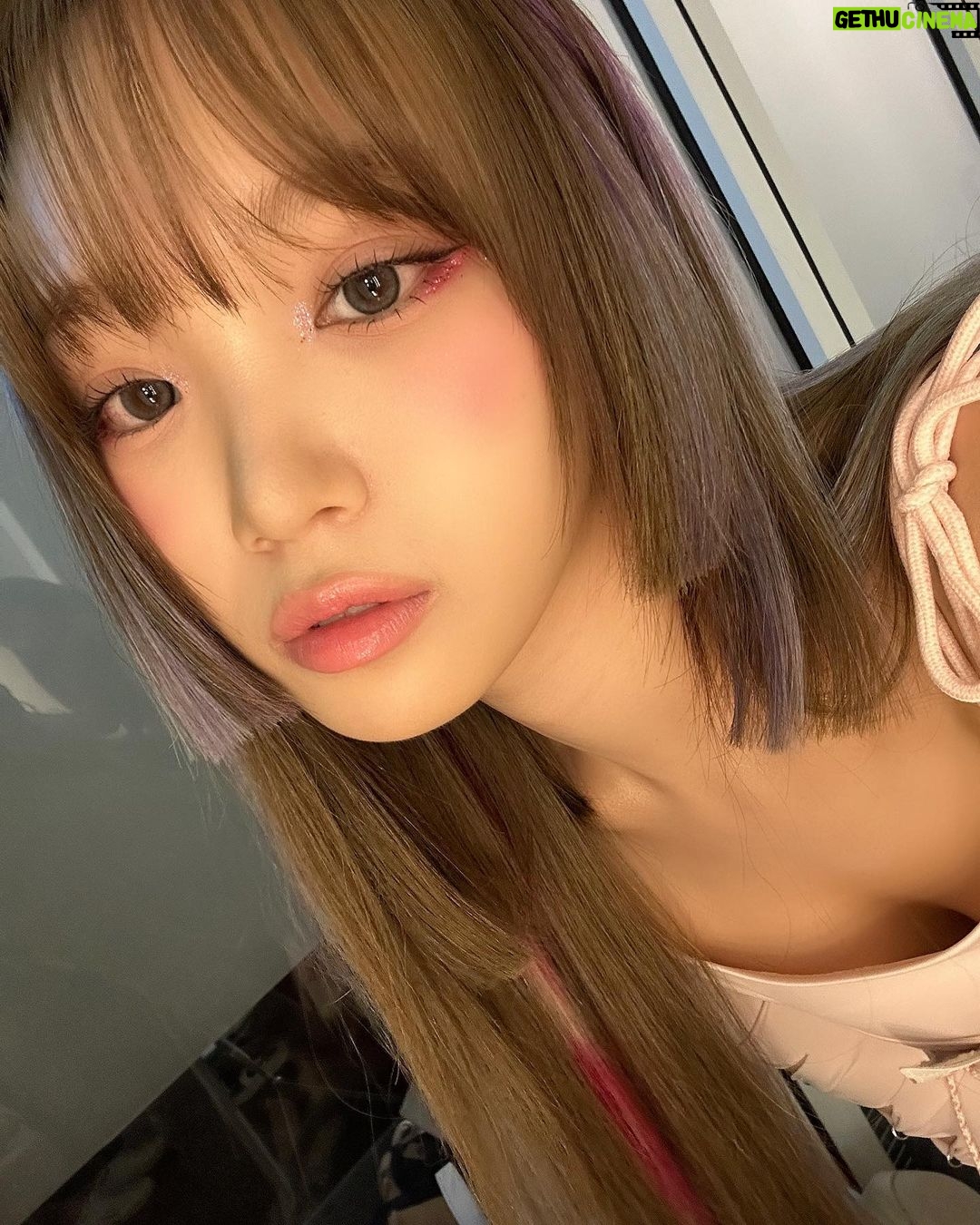 Kim Chae-won Instagram - i don’t care what’s wrong or right