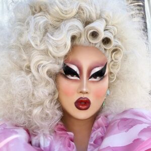 Kim Chi Instagram - Haven’t seen tonight’s episode yet but MUG
Hair: @wigsandgrace
Makeup: @kimchichicbeauty
Dress: @cazias