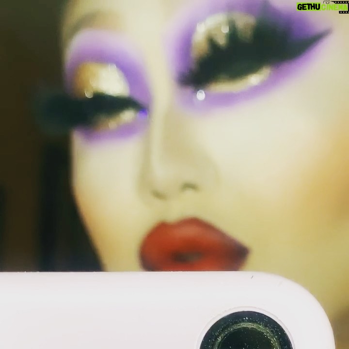 Kim Chi Instagram - Just a reminder to show y’all how sparkly @kimchichicbeauty Diamond sharts are 😘