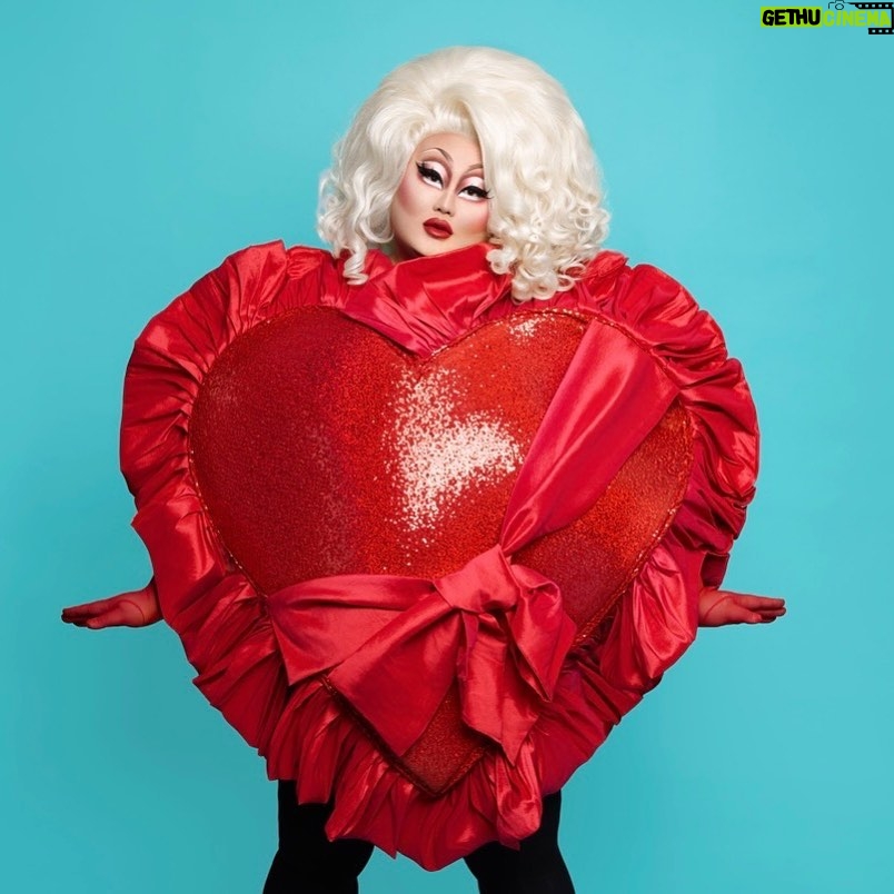Kim Chi Instagram - Happy Valentine’s Day to all the happy couples I guess Make up: @kimchichicbeauty Hair: @wigsandgrace Dress: @gisforgodoy Photo: @sanchezzalba