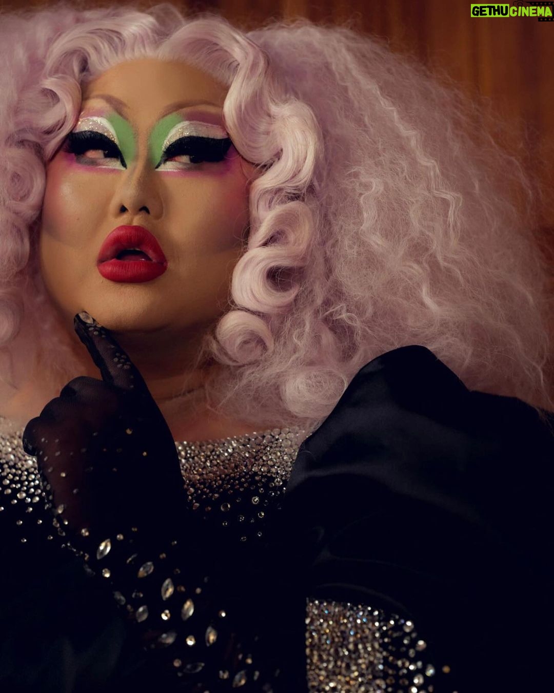 Kim Chi Instagram - What an honor to be at @goldhouseco gala! 📸 @kanyaiwana