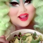 Kim Chi Instagram - I fell in love with @CAVA, a healthy and satisfying Mediterranean fast casual food brand! On top of being generous with their portions, they’re flavorful, fresh and full of bold, seductive spices! Go make your bowl today! #ad