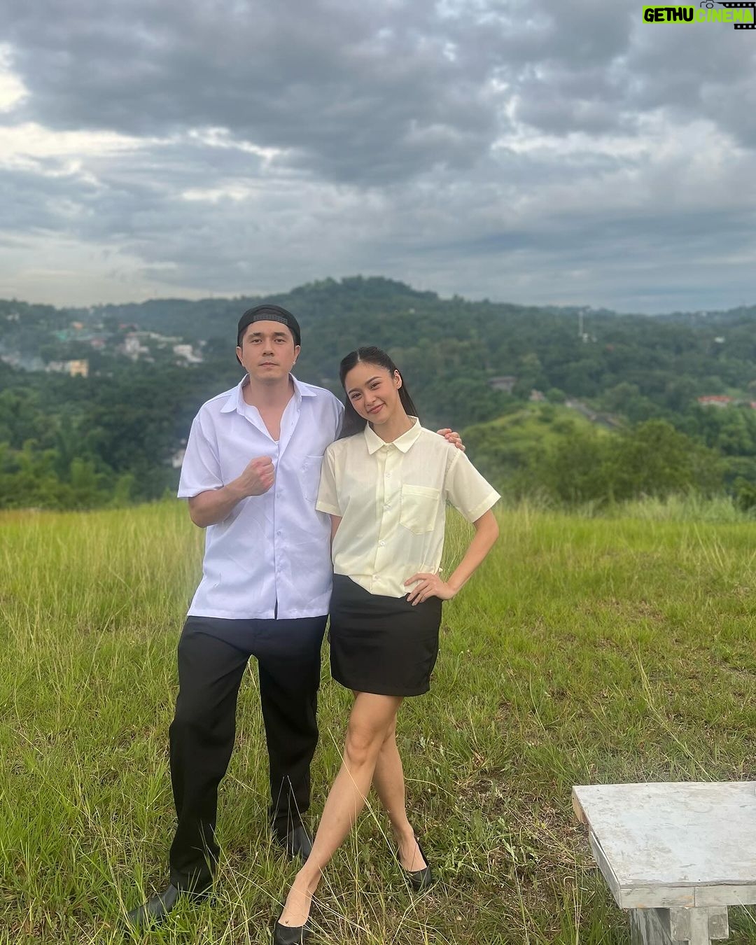 Kim Chiu Instagram - Simulan ang kwento ni VICTOR at JULIANA LUALHATI ❤️🩹#LinlangTheTeleseryeVersion BUKAS NA sa Primetime Bida 8:45pm pagkatapos ng Batang Quiapo. 🔥🖤 Mapapanood sa Kapamilya Channel, Kapamilya Online Live, TV5, A2Z, IWANT, IWANT TFC! ❤️🔥 #Linlang @dreamscapeph