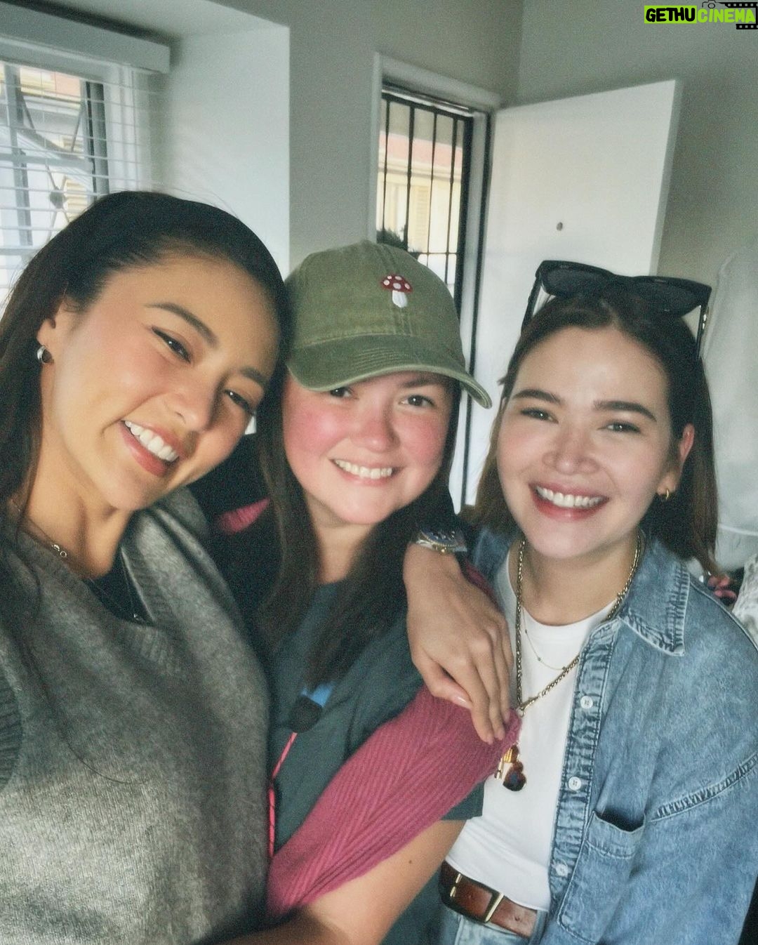 Kim Chiu Instagram - #AngBeKi reunite!!! Ending the year with these two beautiful people!!!🩷💛❤️ love you momsys!!!😘 @bela @iamangelicap (PS nabili ko na ang gatas ni bean!😅 Thankful for the #GiftOfFriendship 🎁 #Chiurista ♥OuR wOrLd♥