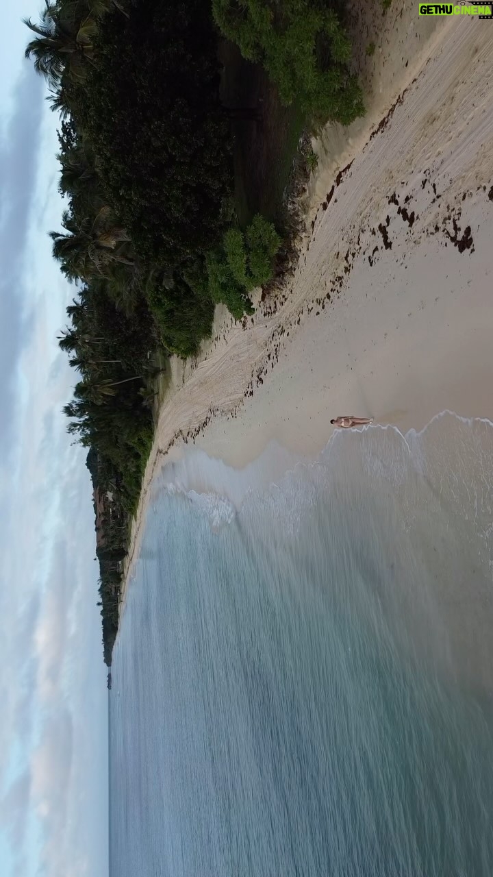 Kim Chiu Instagram - Sun, sky, sea, sand and me!🤍🦋🌊🧜🏻♀️💫 #Chiurista