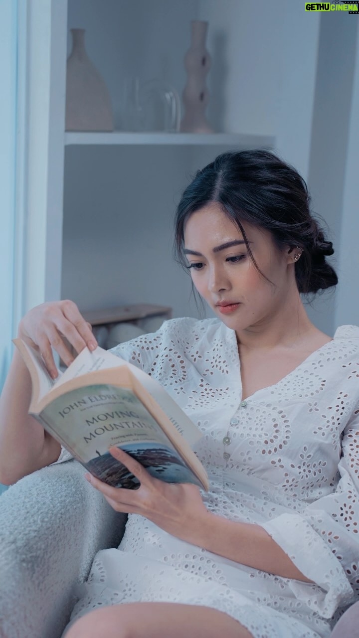 Kim Chiu Instagram - I’ve been wanting that Korean Skin Glow! ✨✨✨ Good thing I have @facebybloom 𝐌𝐢𝐫𝐚𝐜𝐥𝐞 𝐆𝐥𝐨𝐰 𝐒𝐞𝐭 as my daily skin care regimen. Morning and Night Skin care is a must! 💜💯 -Hydrating Toner (cleanses and revitalizes dull skin) -Sun protecting day cream (protects the skin from the sun) -Miracle night skin (wake up to fresh glowing skin that gently peels away yesterdays stress) #FaceByBloom Miaracle Glow Set available in Watsons stores nationwide.😉