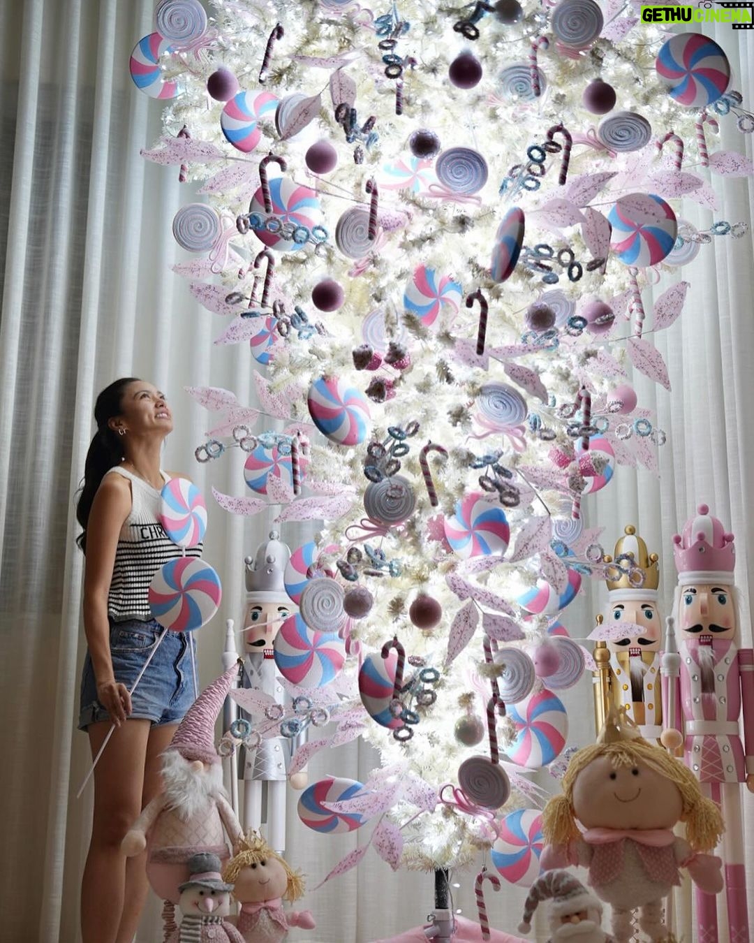 Kim Chiu Instagram - MERRY CHRISTMAS!!!!☺️ New vlog now up on my channel!!!!🩷🩷🩷 #ChristmasTree2023 designed by yours truly! visit 𝑲𝑰𝑴 𝑪𝑯𝑰𝑼 𝑷𝑯 𝒇𝒐𝒓 𝒇𝒖𝒍𝒍 𝒗𝒊𝒅𝒆𝒐!!!🎄💯