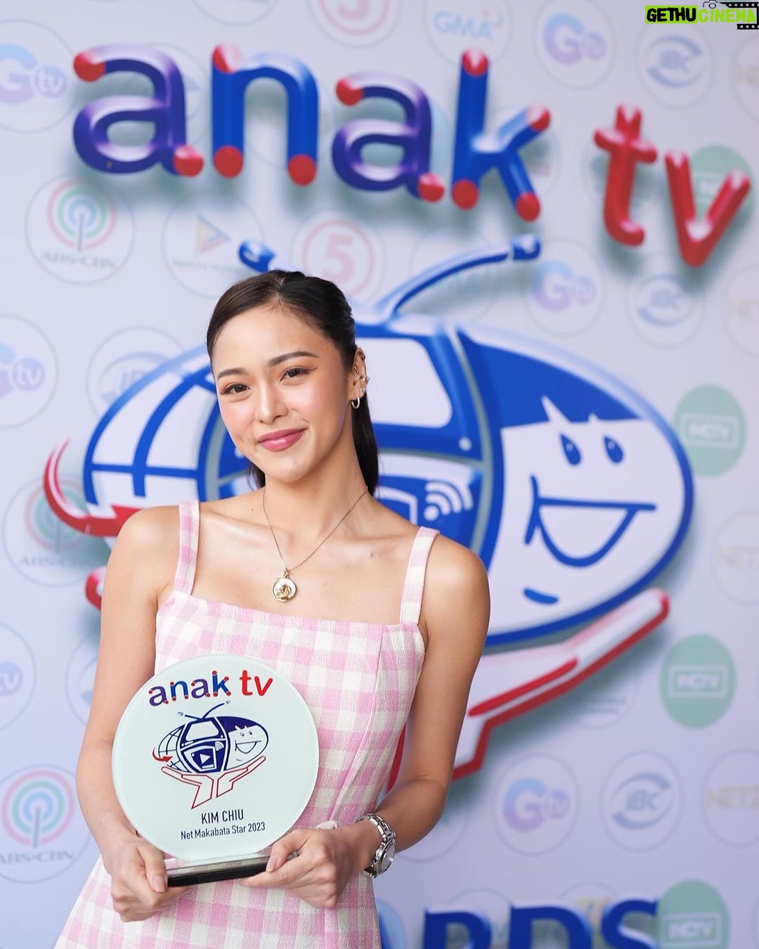Kim Chiu Instagram - Maraming maraming salamat po sa lahat ng bumubuo ng #AnakTVawards2023 para sa karangalang ito.🩷🙏🏻☺️ Congratulations tyang @amypcastillo ate @anakarylle ate @annecurtissmith @itsshowtimena and @asapofficial fam and sa lahat po ng mga nanalo.☺️✨✨✨