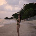 Kim Chiu Instagram - Chasing sunset!!!🌅 “That kind of girl that gets really excited when the sky is in pretty colors!!!🥰🥹😍💗 Blessed Sunday indeed!🙏🏻 #Chiurista #ootdksyc #HMTropicalEssentials @hm Balesin Island Club