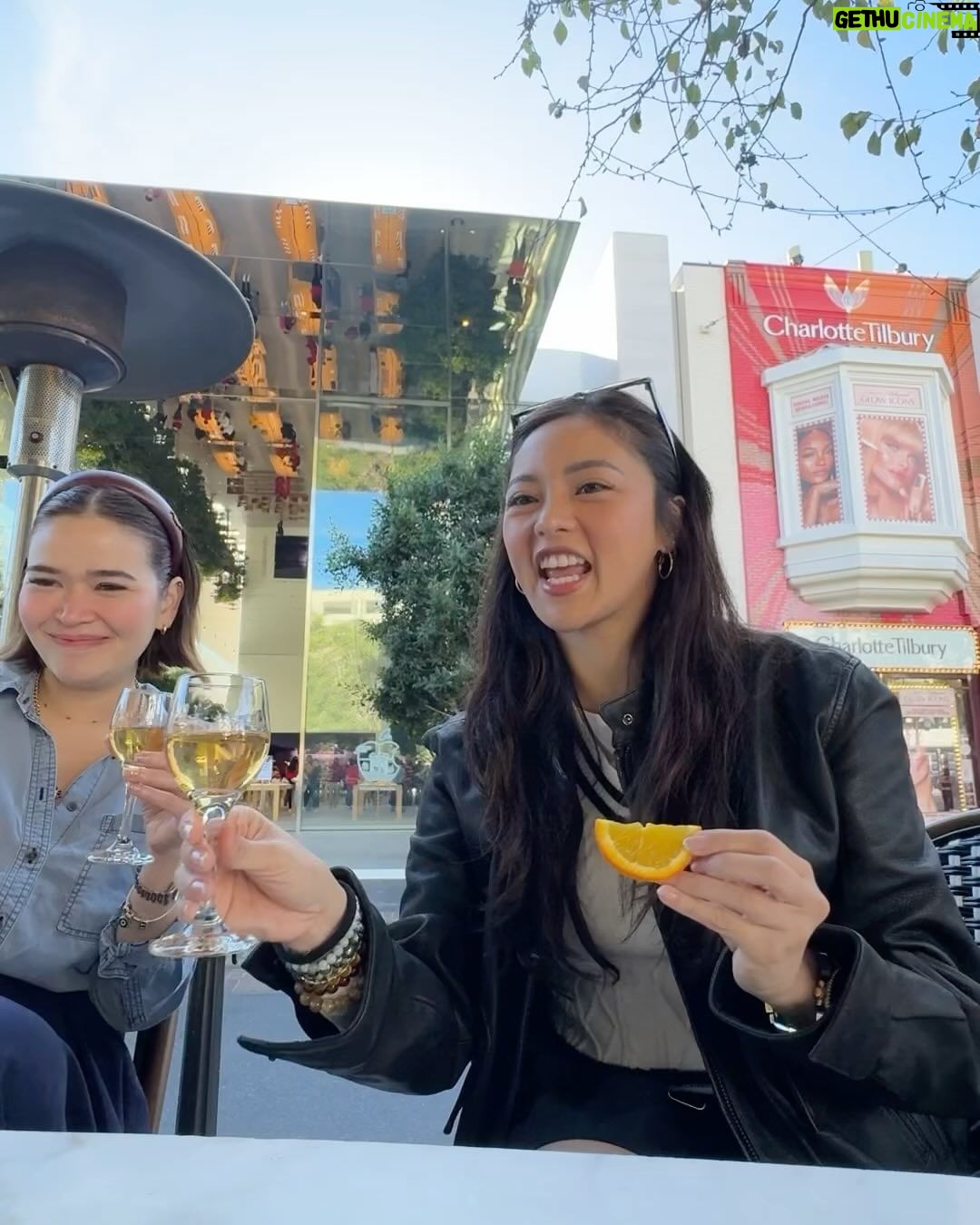 Kim Chiu Instagram - DAY 1 of 2024!😇🥂🙏🏻 Start of a new year, new chapter to open, new beginnings and new new. Kung ano man yun. Lets go!😅💪🏼 Special shout out to my momsys for giving me the best core memory ever! Love you both so much! Momsy bely shots at 12nn be like 🥴😅 @bela @iamangelicap Cheers to #2024! #Chiurista #ootdksyc Day 1