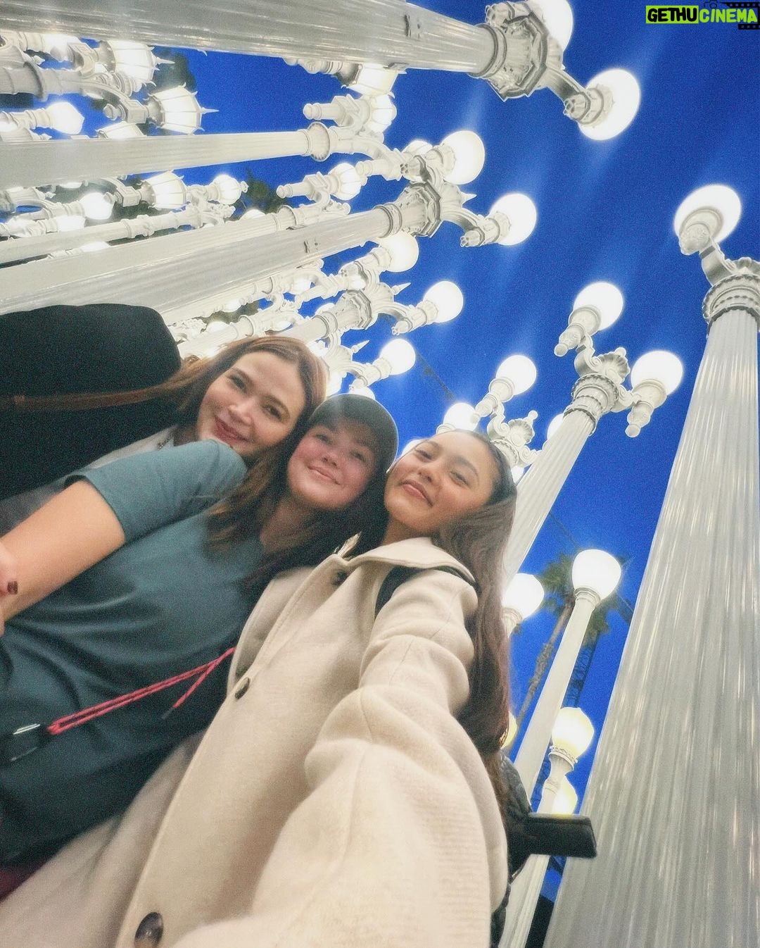 Kim Chiu Instagram - #AngBeKi reunite!!! Ending the year with these two beautiful people!!!🩷💛❤️ love you momsys!!!😘 @bela @iamangelicap (PS nabili ko na ang gatas ni bean!😅 Thankful for the #GiftOfFriendship 🎁 #Chiurista ♥OuR wOrLd♥