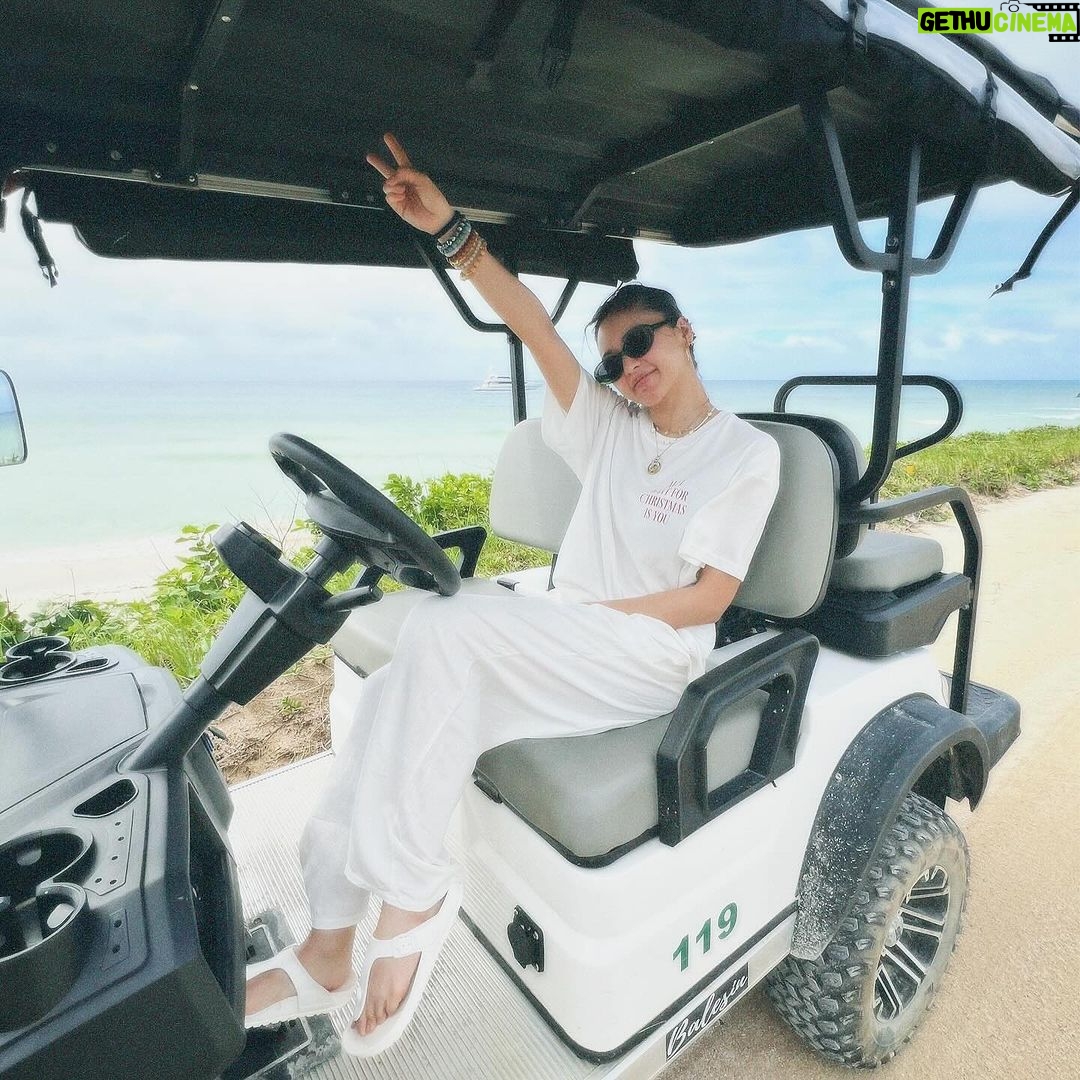 Kim Chiu Instagram - 𝟭𝟮.𝟮𝟱!🤍🎄🎁🌊 Merry Christmas