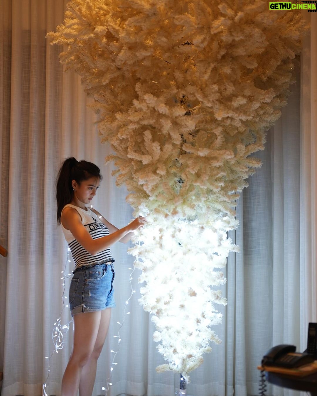 Kim Chiu Instagram - MERRY CHRISTMAS!!!!βΊοΈ New vlog now up on my channel!!!!π©·π©·π©· #ChristmasTree2023 designed by yours truly! visit π²π°π΄ πͺπ―π°πΌ π·π― πππ ππππ πππ
ππ!!!ππ―