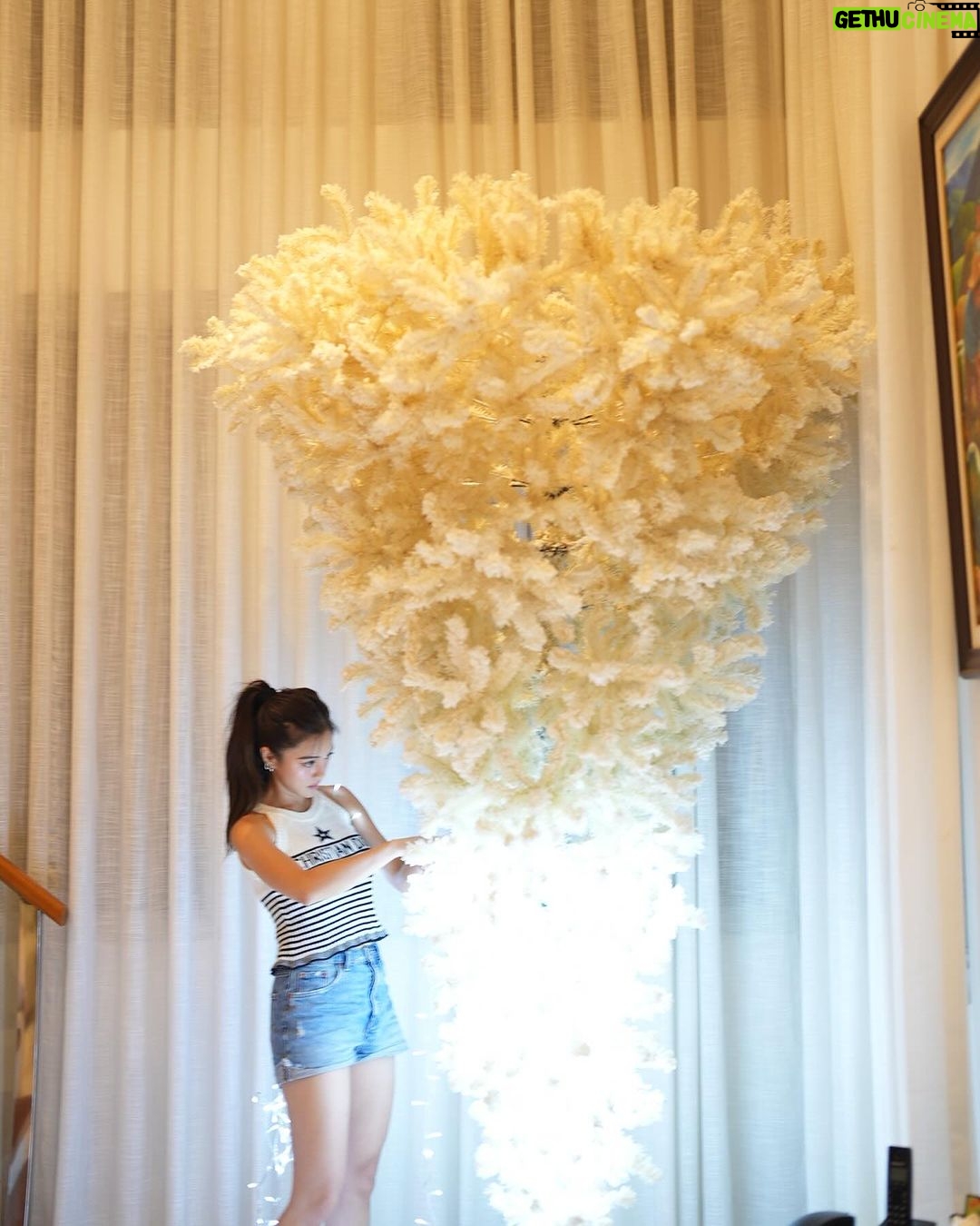 Kim Chiu Instagram - MERRY CHRISTMAS!!!!βΊοΈ New vlog now up on my channel!!!!π©·π©·π©· #ChristmasTree2023 designed by yours truly! visit π²π°π΄ πͺπ―π°πΌ π·π― πππ ππππ πππ
ππ!!!ππ―