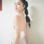 Kim Chiu Instagram - “𝑯𝒐𝒑𝒆 𝒊𝒔 𝒍𝒊𝒌𝒆 𝒂 𝒃𝒊𝒓𝒅 𝒕𝒉𝒂𝒕 𝒔𝒆𝒏𝒔𝒆𝒔 𝒕𝒉𝒆 𝒅𝒂𝒘𝒏 𝒂𝒅 𝒄𝒂𝒓𝒆𝒇𝒖𝒍𝒍𝒚 𝒔𝒕𝒂𝒓𝒕𝒔 𝒕𝒐 𝒔𝒊𝒏𝒈 𝒘𝒉𝒊𝒍𝒆 𝒊𝒕 𝒊𝒔 𝒔𝒕𝒊𝒍𝒍 𝒅𝒂𝒓𝒌." 🤍 Have a great weekend everyone!😉 #ootdksyc #ootd #HMPhilippines @ginocruzzzzz @danielerrrr ❤️