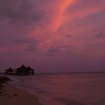 Kim Chiu Instagram - Chasing sunset!!!🌅 “That kind of girl that gets really excited when the sky is in pretty colors!!!🥰🥹😍💗 Blessed Sunday indeed!🙏🏻 #Chiurista #ootdksyc #HMTropicalEssentials @hm Balesin Island Club