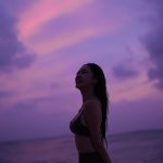 Kim Chiu Instagram - Chasing sunset!!!🌅 “That kind of girl that gets really excited when the sky is in pretty colors!!!🥰🥹😍💗 Blessed Sunday indeed!🙏🏻 #Chiurista #ootdksyc #HMTropicalEssentials @hm Balesin Island Club