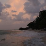 Kim Chiu Instagram - Chasing sunset!!!🌅 “That kind of girl that gets really excited when the sky is in pretty colors!!!🥰🥹😍💗 Blessed Sunday indeed!🙏🏻 #Chiurista #ootdksyc #HMTropicalEssentials @hm Balesin Island Club
