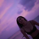 Kim Chiu Instagram - Chasing sunset!!!🌅 “That kind of girl that gets really excited when the sky is in pretty colors!!!🥰🥹😍💗 Blessed Sunday indeed!🙏🏻 #Chiurista #ootdksyc #HMTropicalEssentials @hm Balesin Island Club