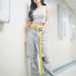 Kim Chiu Instagram - "𝐁𝐮𝐭 𝐰𝐢𝐭𝐡𝐨𝐮𝐭 𝐭𝐡𝐞 𝐝𝐚𝐫𝐤, 𝐰𝐞'𝐝 𝐧𝐞𝐯𝐞𝐫 𝐬𝐞𝐞 𝐭𝐡𝐞 𝐬𝐭𝐚𝐫𝐬. 𝐒𝐨 𝐥𝐨𝐨𝐤 𝐟𝐨𝐫𝐰𝐚𝐫𝐝 𝐰𝐢𝐭𝐡 𝐡𝐨𝐩𝐞 𝐚𝐧𝐝 𝐧𝐨𝐭 𝐛𝐚𝐜𝐤𝐰𝐚𝐫𝐝𝐬 𝐰𝐢𝐭𝐡 𝐫𝐞𝐠𝐫𝐞𝐭𝐬." 🖤✨🤍 #ootdksyc #ootd all from #HMPhilippines ❤️ @hm