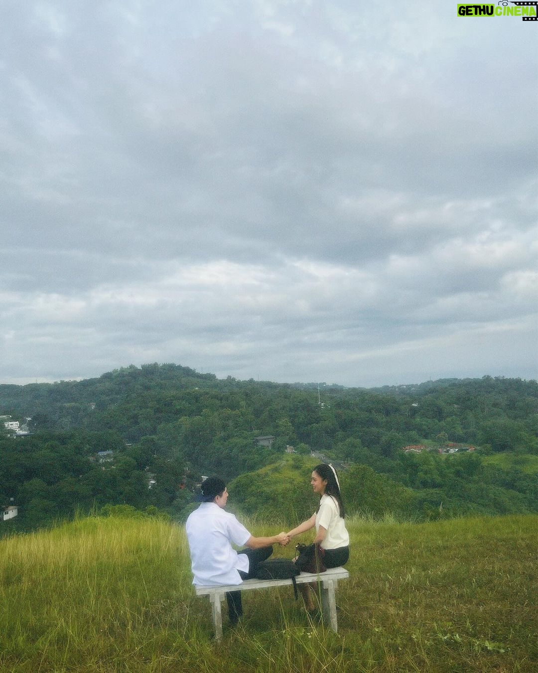 Kim Chiu Instagram - Simulan ang kwento ni VICTOR at JULIANA LUALHATI ❤️🩹#LinlangTheTeleseryeVersion BUKAS NA sa Primetime Bida 8:45pm pagkatapos ng Batang Quiapo. 🔥🖤 Mapapanood sa Kapamilya Channel, Kapamilya Online Live, TV5, A2Z, IWANT, IWANT TFC! ❤️🔥 #Linlang @dreamscapeph