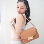 Kim Chiu Instagram - Hello everyBUNNY!!!! It's Women's Month! We deserve to treat ourselves, right???😍😁👑shop our latest collection!🐰💗 click the link on my bio to check it out!!! 🛒😉 𝗧𝗿𝗮𝘃𝗲𝗹𝗹𝗲𝗿 𝗶𝗻 𝗚𝗼𝗹𝗱!🤎 @houseoflittlebunny.ph I love this design! It is very spacious and has many pockets, and it is made of genuine leather! The design is very classy and handy that you can wear on any occasion. This comes in 5 colors. This design also has a smaller version, the 𝗠𝗶𝗻𝗶 𝘁𝗿𝗮𝘃𝗲𝗹𝗹𝗲𝗿. Click the link on my bio to check out our latest collection, and feel free to shop and check out!!! 🛒💗🐰 Bags & Handbags