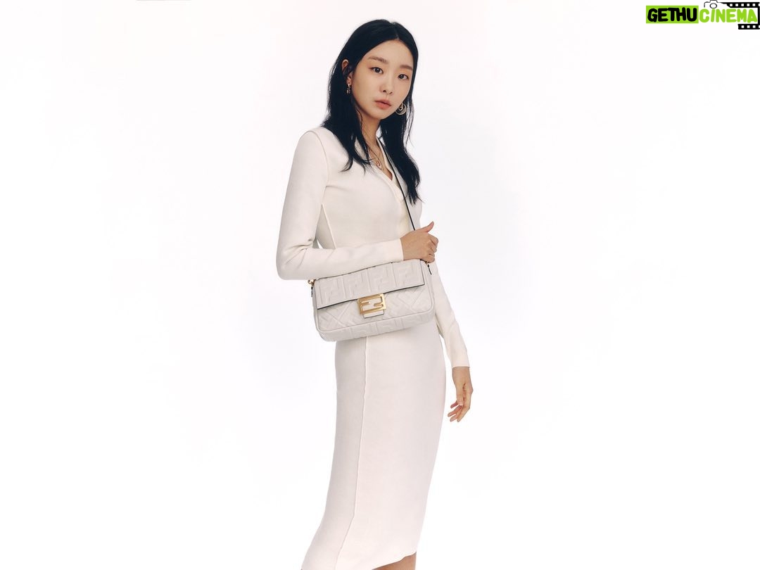 Kim Da-mi - 1 Million Likes - With @fendi 💛
#fendi #fendiAmbassador