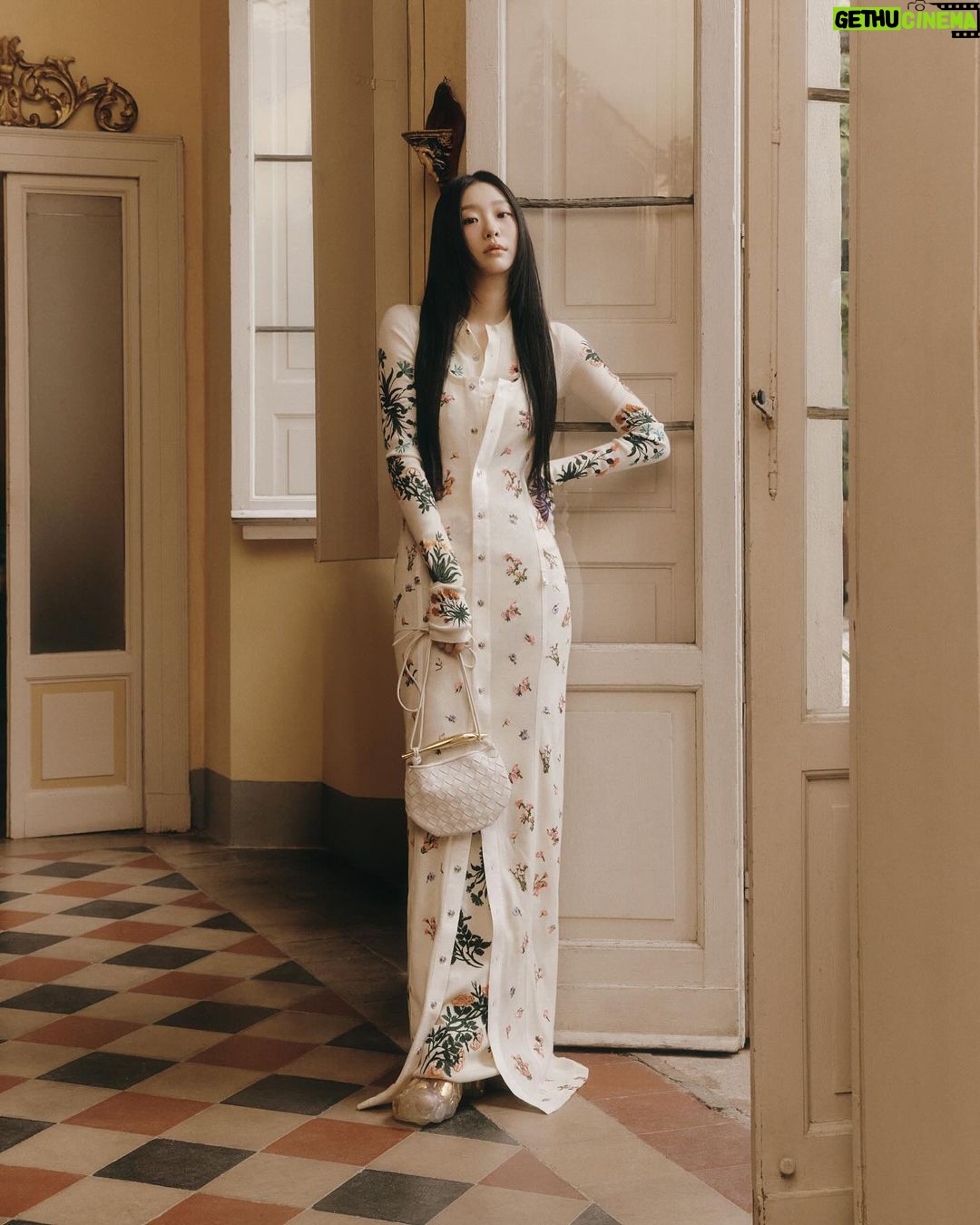 Kim Da-mi Instagram - #bottegaveneta🌸 @wkorea 🌸
