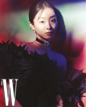 Kim Da-mi Instagram - @wkorea @swarovski 💎