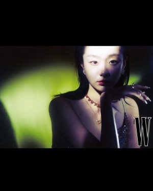 Kim Da-mi Instagram - @wkorea @swarovski 💎
