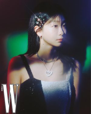 Kim Da-mi Instagram - @wkorea @swarovski 💎
