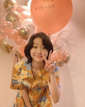Kim Da-mi Instagram - 오늘 너무 행복하고 감사했던 하루였어요. 
다음번에 또 만나요. 안녕!🤗