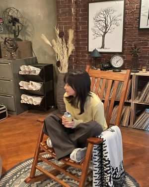 Kim Da-mi Instagram - 그해우리는🙄