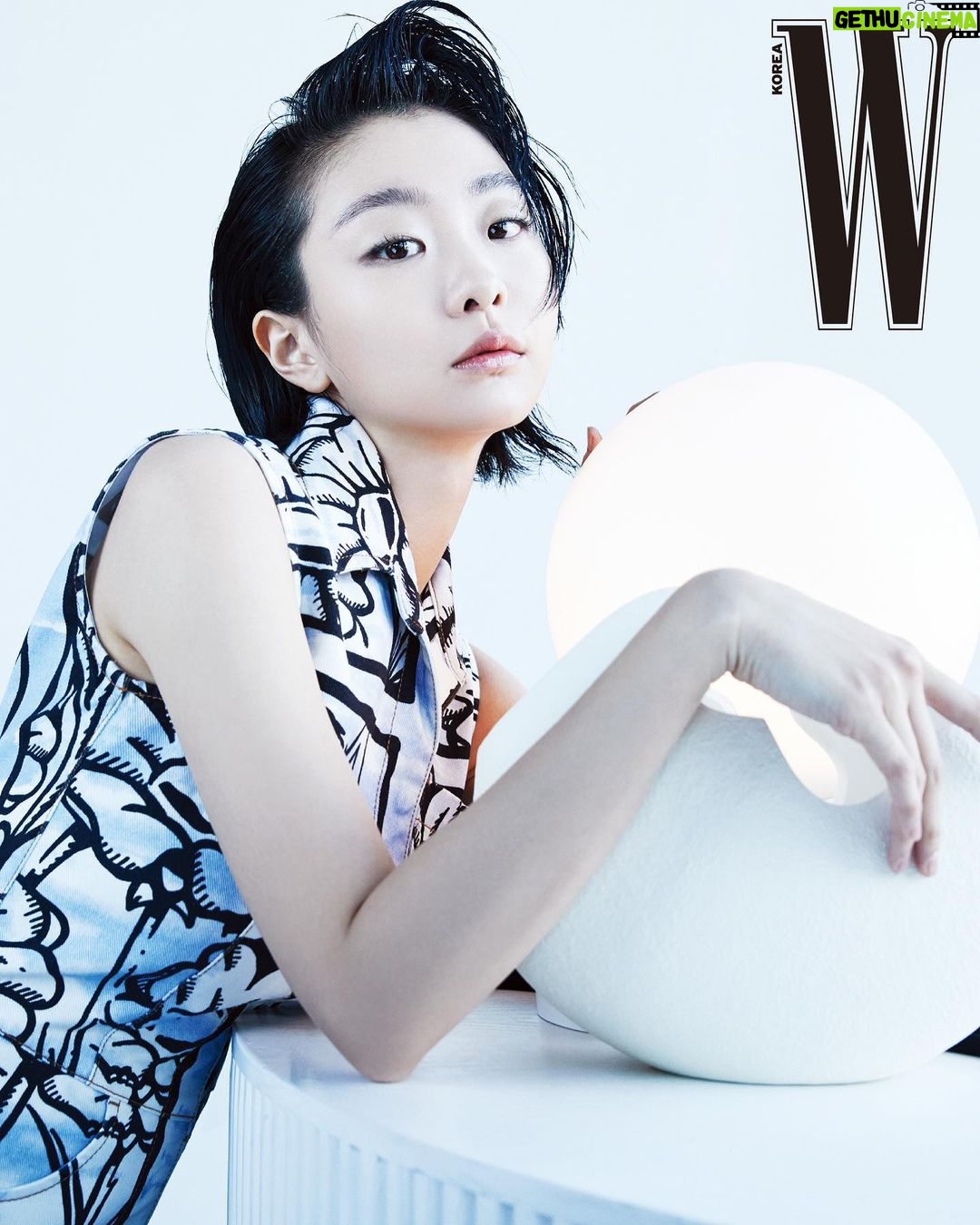 Kim Da-mi - 889K Likes - @fendi & @wkorea
