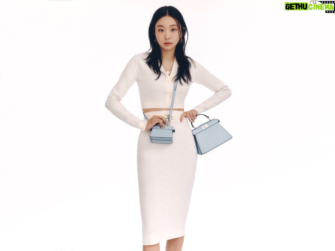 Kim Da-mi - 1 Million Likes - With @fendi 💛
#fendi #fendiAmbassador