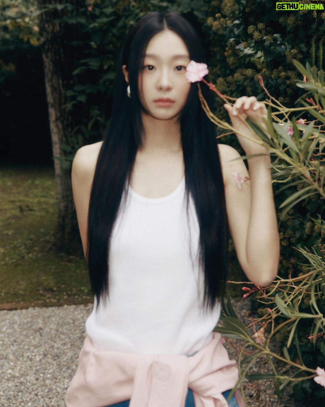 Kim Da-mi Instagram - #bottegaveneta🌸 @wkorea 🌸