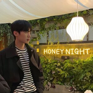 Kim Dong-hee Instagram - 다들 Honey Night 
감사합니다 😢
#근수는미국으로 #코로나조심하렴